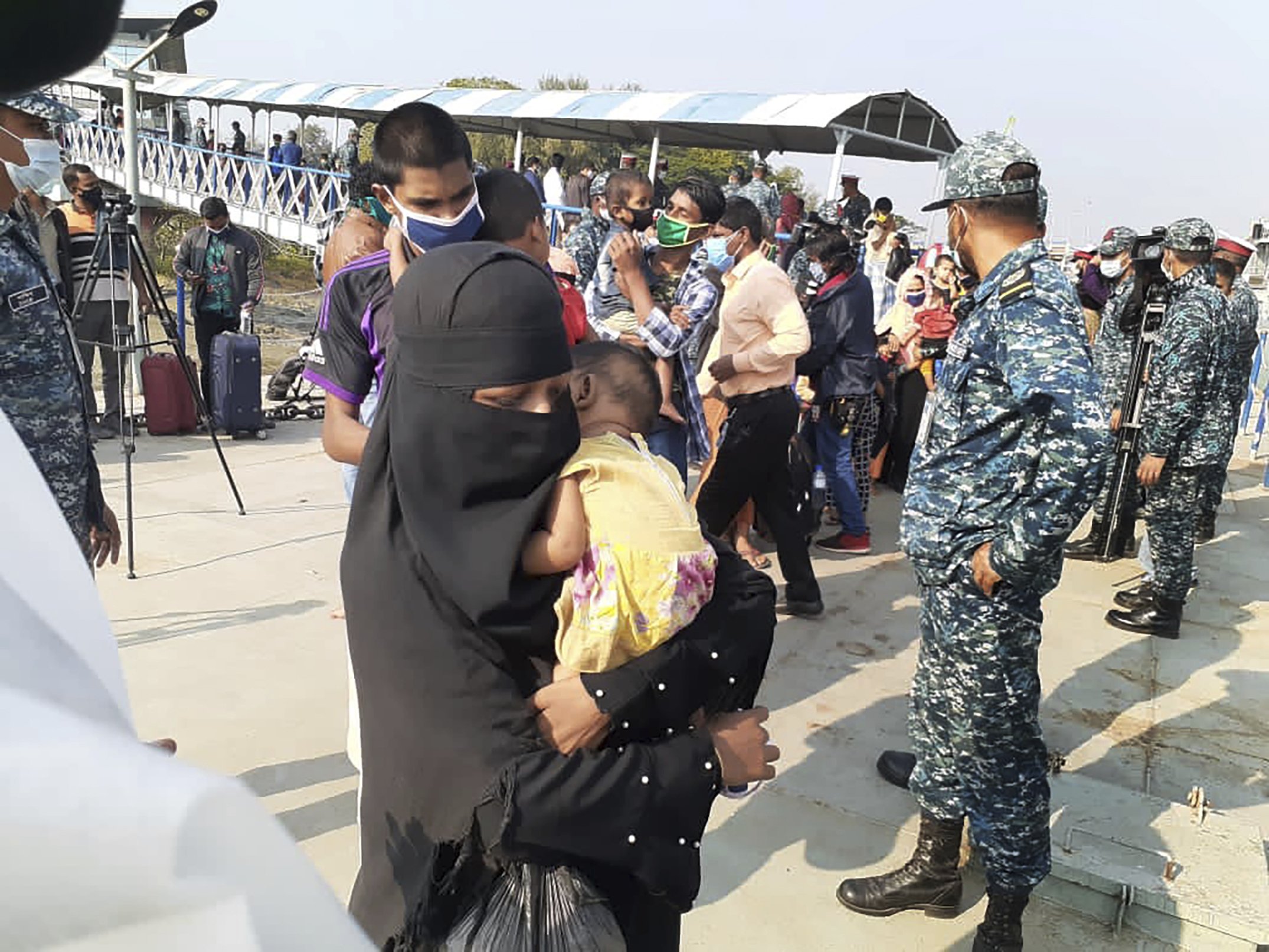 Vlasti Bangladeša počele da sele Rohindže na ostrvo u Bengalskom zalivu