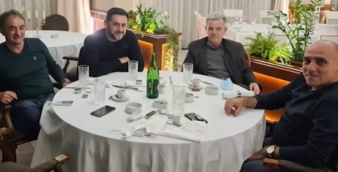 Je li poljuljana skupštinska većina u TK i vode li se dogovori u kafanama?