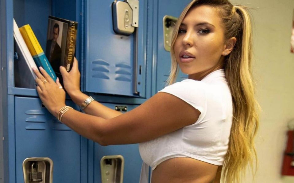 Ko je u ime pape lajkao sliku modela bikinija