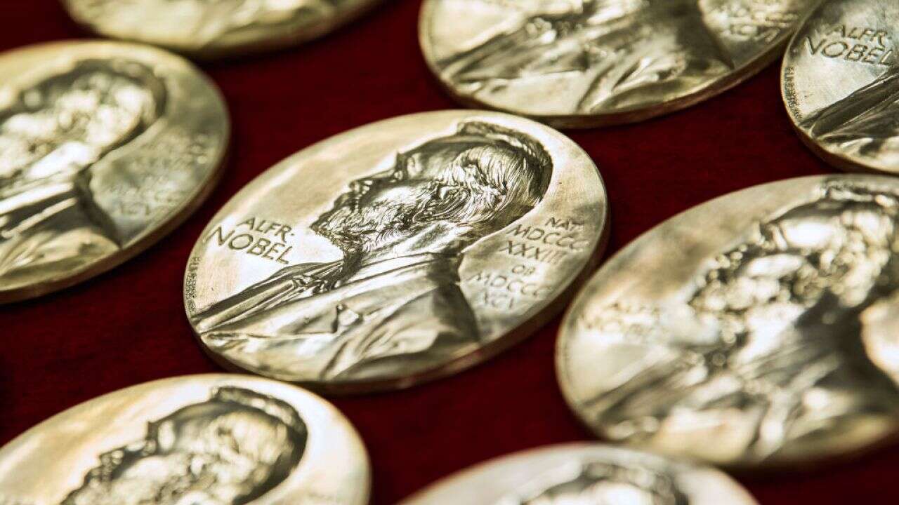 Nobelovi laureati primaju nagrade u svojim zemljama zbog pandemije