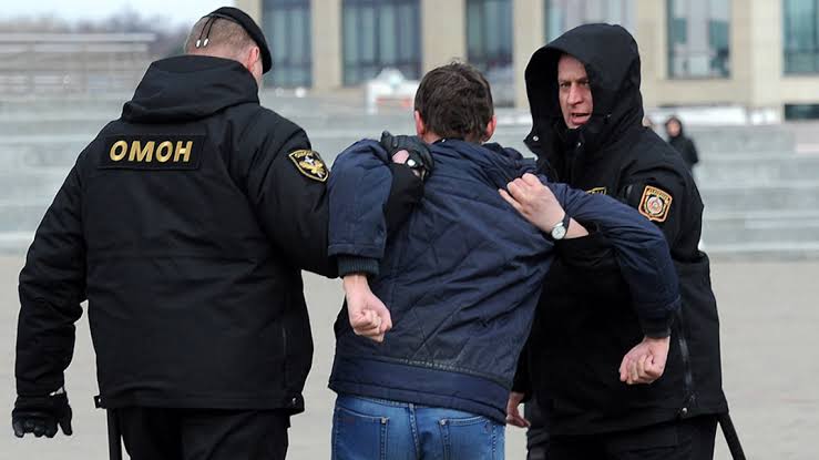 Vlasti u Rusiji masovno uhićuju Jehovine svjedoke i provode racije