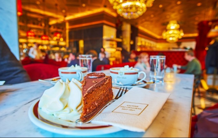 Slavni bečki hotel Sacher okrenuo se 'drive-in' kolačima