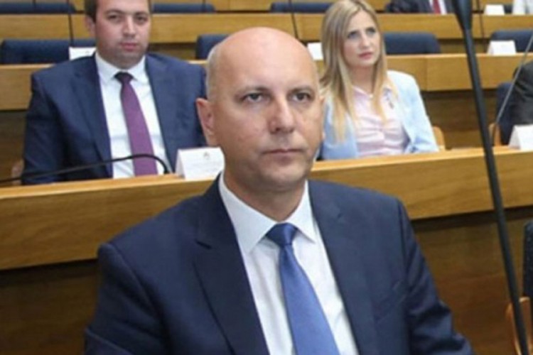 SPS gubi fotelje, smijenjen Maksim Skoko