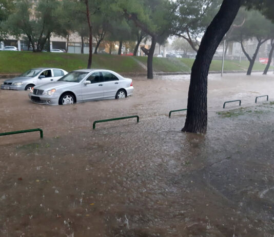 Kiša potopila splitske prometnice, vatrogasci na terenu