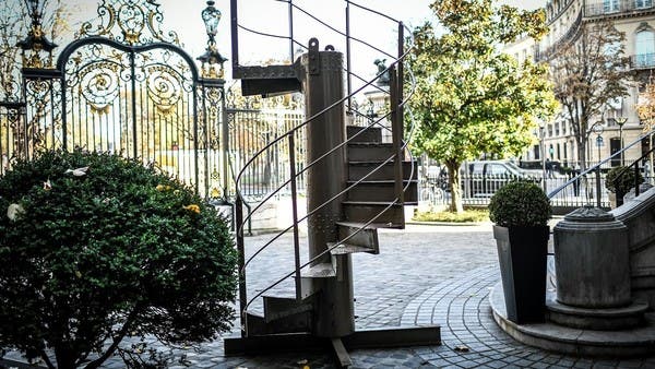 Za više od 270.000 eura prodat dio stepeništa Eiffelove kule