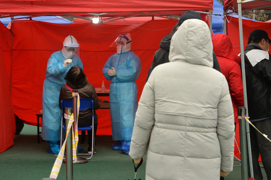 Kina nakon lokalnih transmisija koronavirusa u tri grada uvela lockdowne