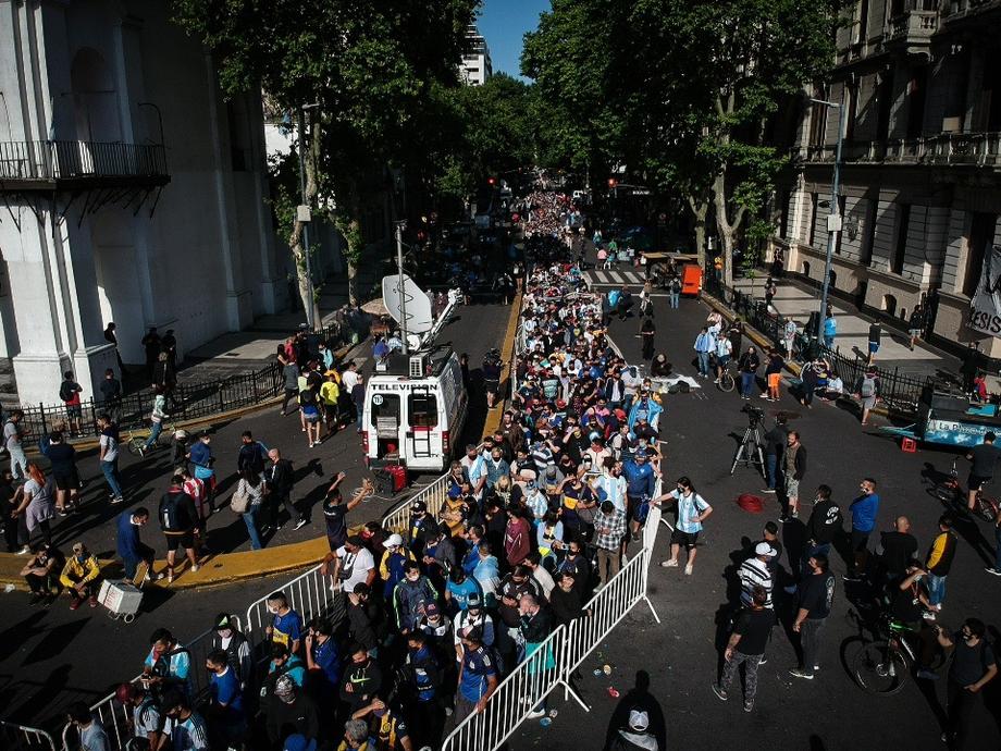 Tisuće Argentinaca na posljednjem ispraćaju Maradoni