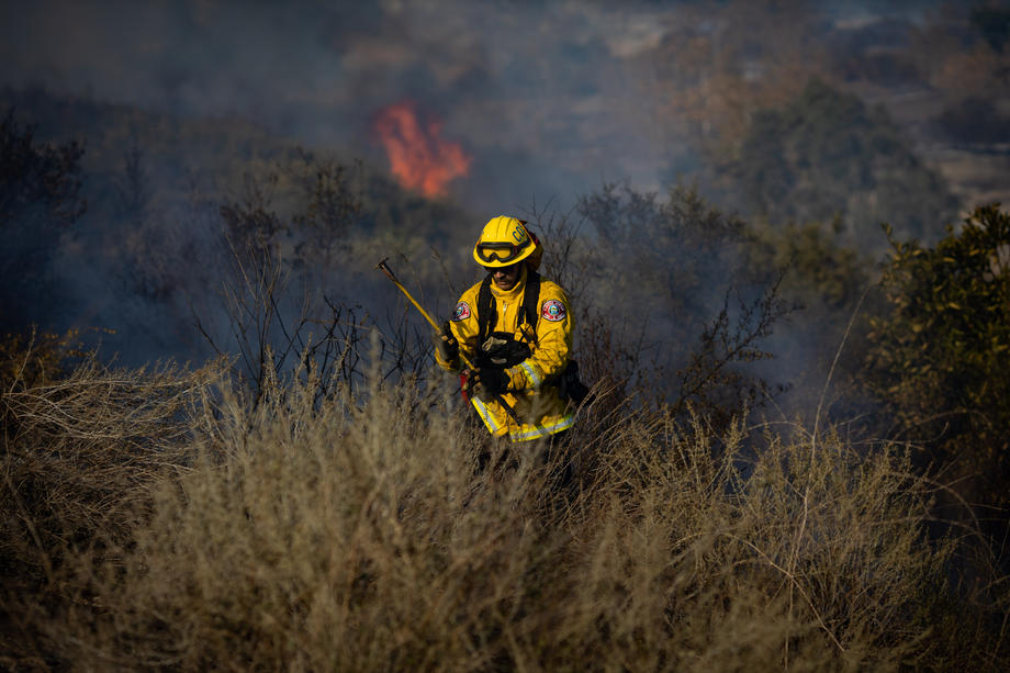 Zbog požara na jugu Kalifornije evakuirano više od 25.000 ljudi