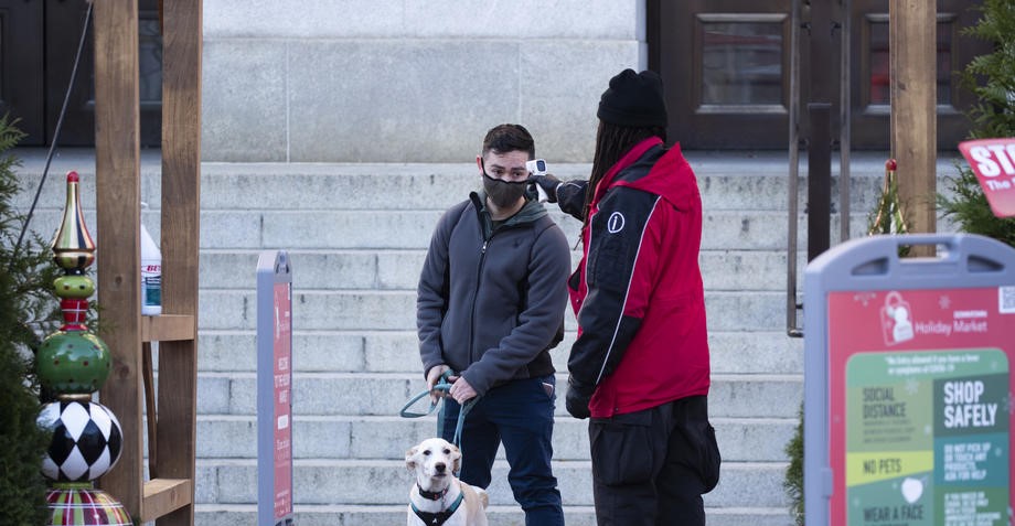 SAD ima više od 220.000 novozaraženih, čeka se cjepivo