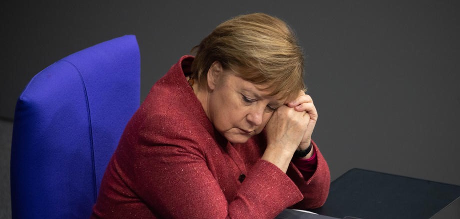 Merkel u Bundestagu zatražila strože mjere i branila rekordno zaduženje