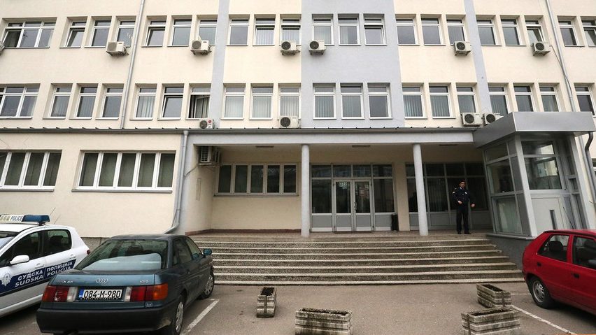 Produžen pritvor osumnjičenom za obljubu djevojčice