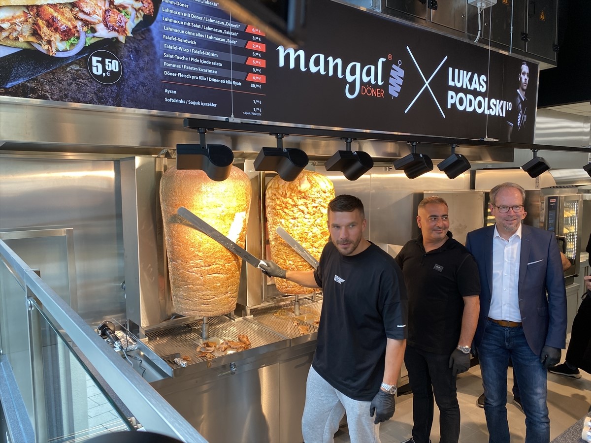 Lukas Podolski lancem doner kebab restorana osvaja Njemačku, želi i na svjetsko tržište