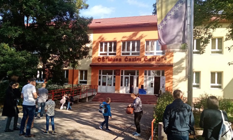 Potpuno vakcinisano 920 ili 21,07 posto zaposlenih u školama ZDK