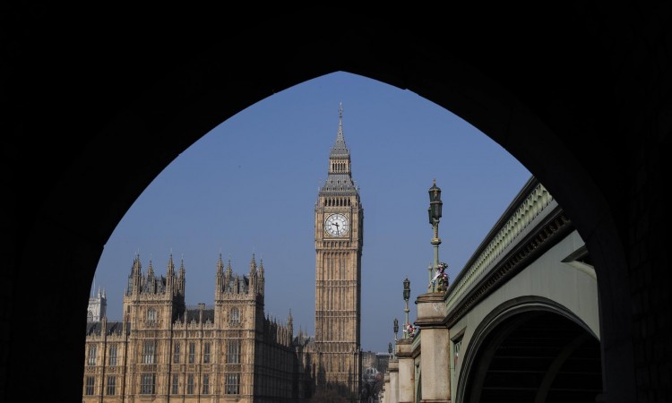 Evropljanima od danas za ulazak u Britaniju potreban pasoš