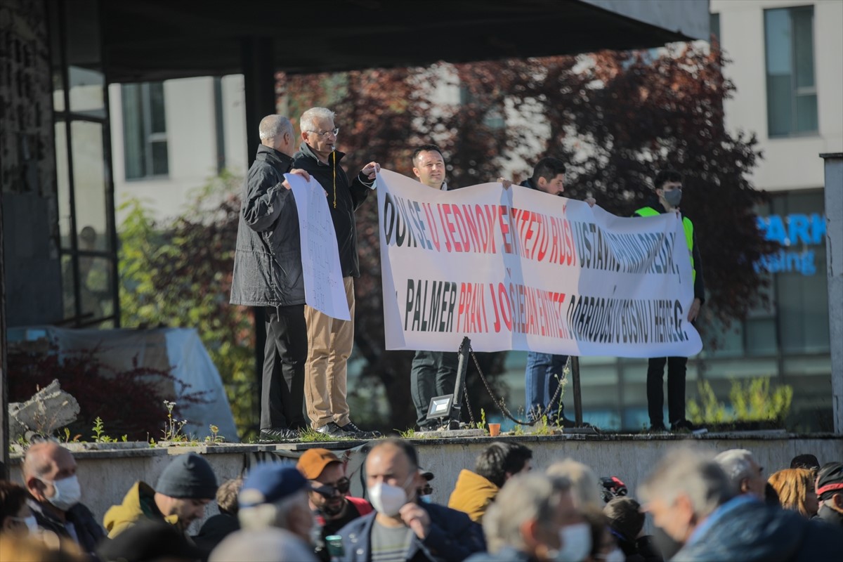 Protesti u Sarajevu: Pozvali Bidena da pomogne u očuvanju suvereniteta BiH
