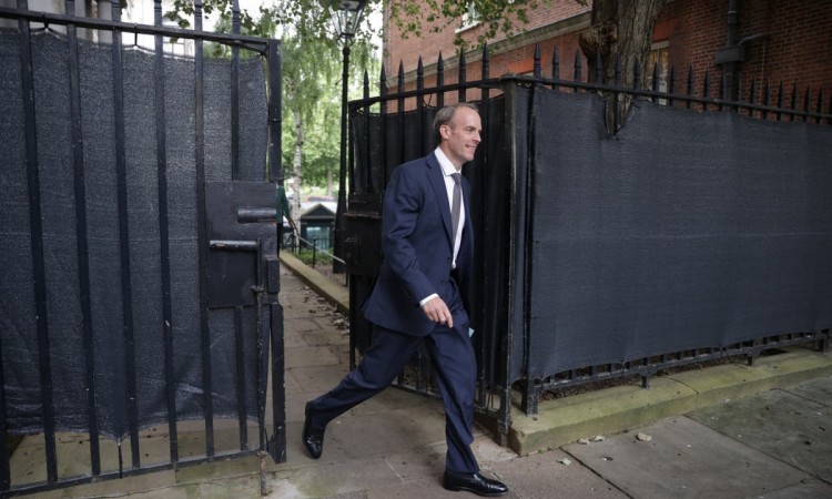 Raab: Velika Britanija mora pregovarati s talibanima o evakuaciji