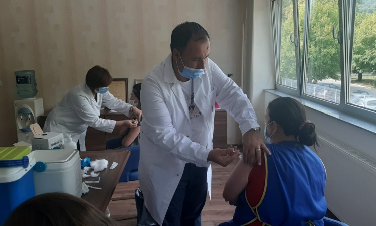 U BPK počela vakcinacija radnika u kompanijama, prvi se vakcinisali radnici Preventa