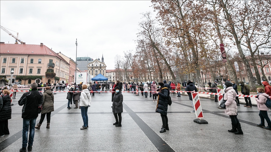Slovenija: Zbog velikog broja zaraženih vanredno stanje u mnogim institucijama