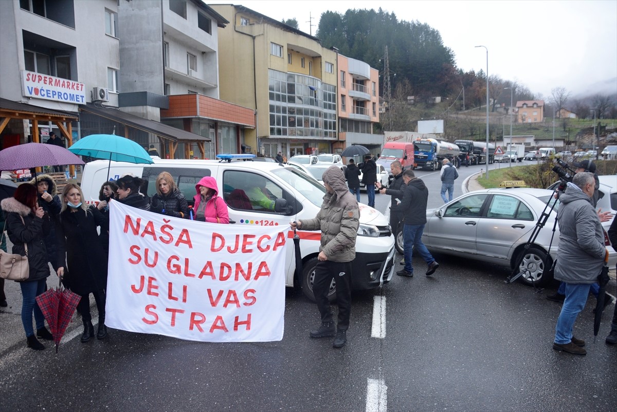 Medicinski radnici iz Konjica deblokirali magistralu, kilometarske gužve