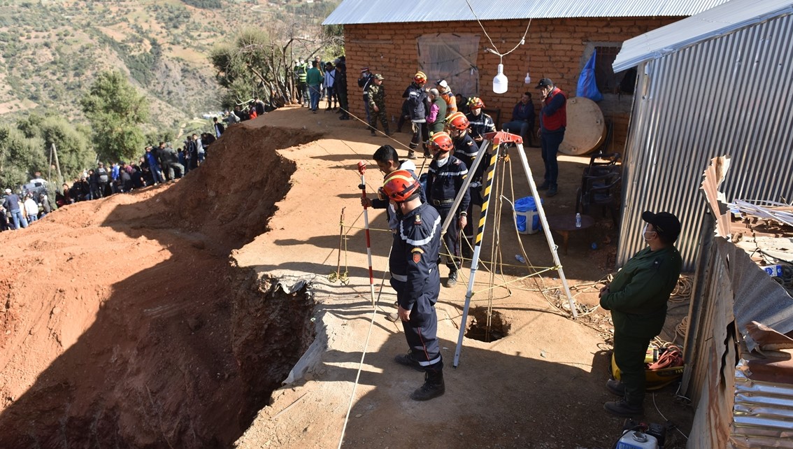 U toku spašavanje petogodišnjaka koji je pao u bunar dubok 32 metra