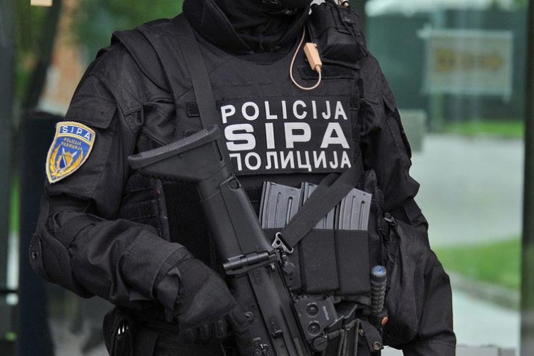 U Velikoj Kladuši i Bužimu pretresene prostorije Komercijalno-investicione banke