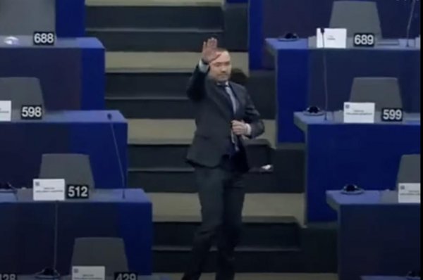 EP kaznio bugarskog zastupnika zbog nacističkog pozdrava