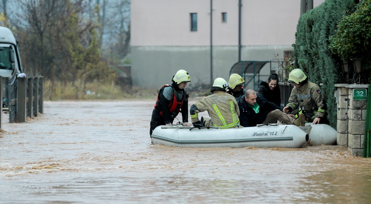 Kiša ne prestaje, pod vodom i punionica kisika Messer