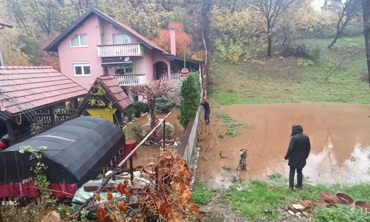 U Tuzli pokrenuto klizište, prijava o drugim štetama nema