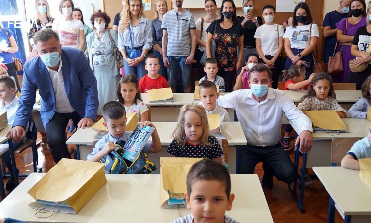 Počela nastava u HNK, u školskim klupama oko 24 hiljade đaka