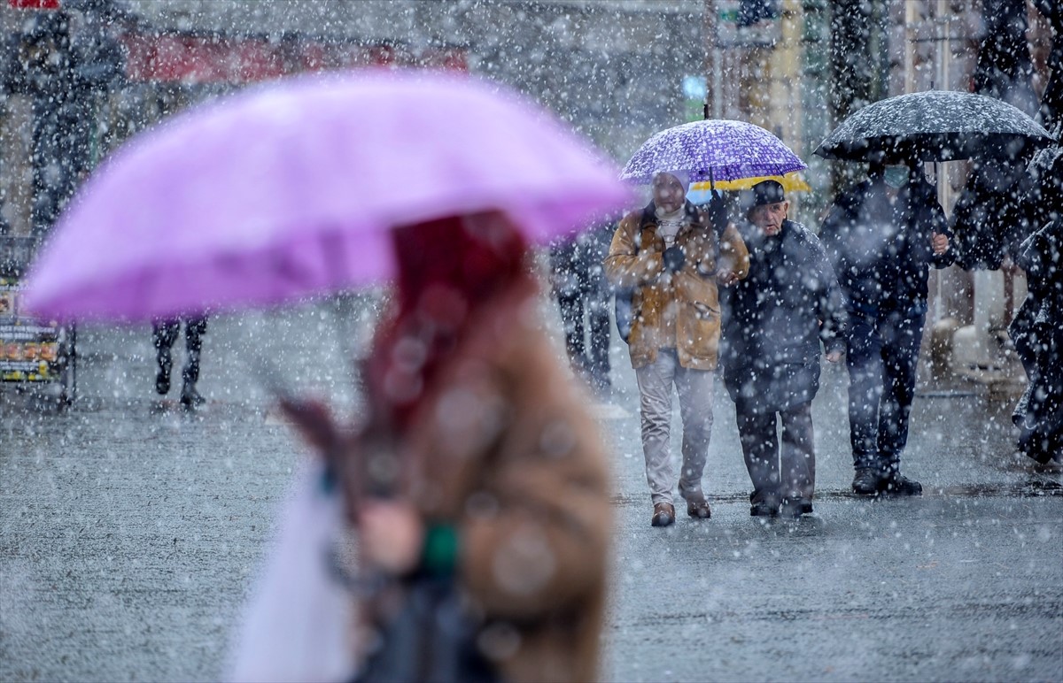 Snijeg i jak vjetar u Sarajevu
