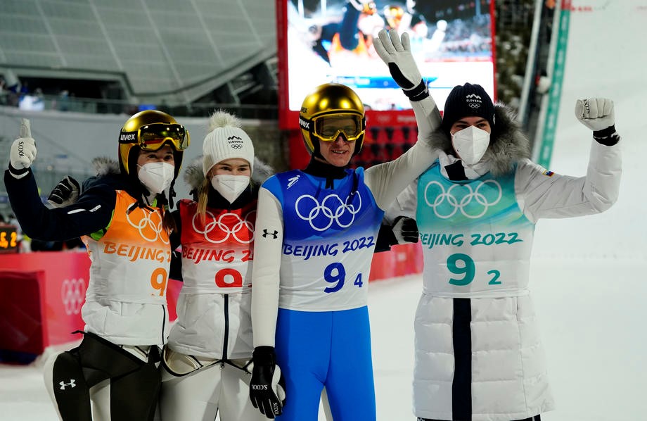 ZOI 2022: Sloveniji zlato u mješovitim timskim ski skokovima