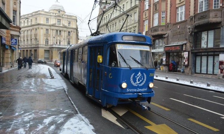 Ponovo haos u jutarnjoj špici, obustavljen tramvajski saobraćaj u Sarajevu