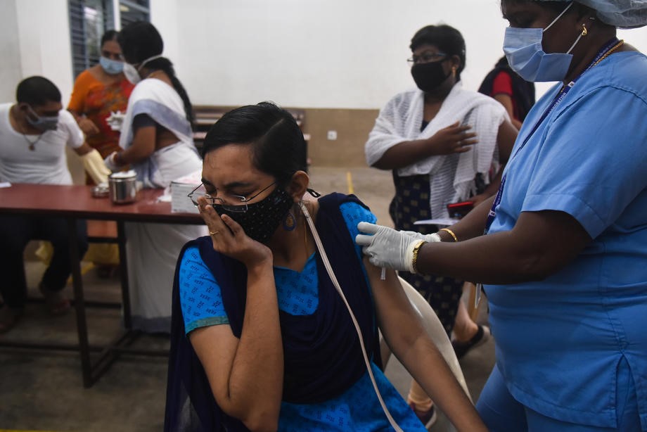 U Indiji u augustu dato više doza vakcina nego u svim zemljama G7 zajedno