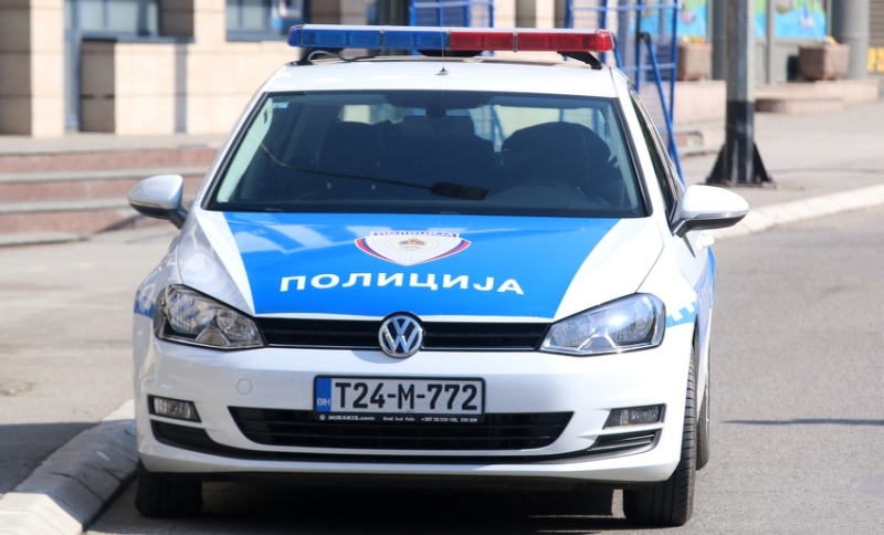 Pijan autom udario u policajca koji je kontrolisao i regulisao saobraćaj u Berkovićima