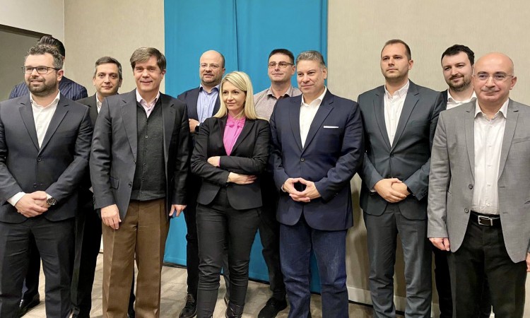 Escobar se susreo s omladinskim aktivistima i poslovnim liderima