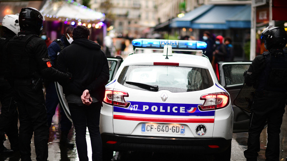 Policajac u Francuskoj povrijeđen u napadu hladnim oružjem