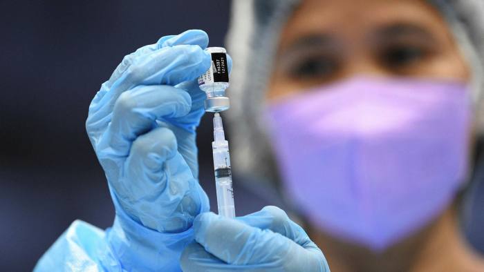 WHO: Vakcina bi trebala djelovati protiv omikron varijante