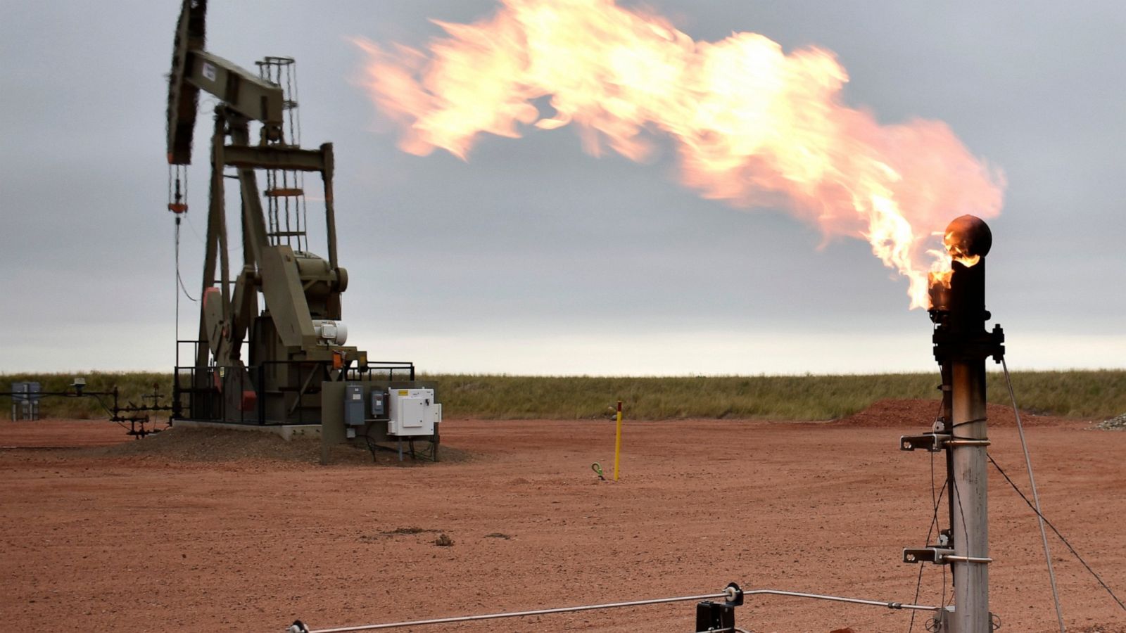 Mišljenje stručnjaka:Bidenova odluka o zabrani ruske nafte dolazi s cijenom