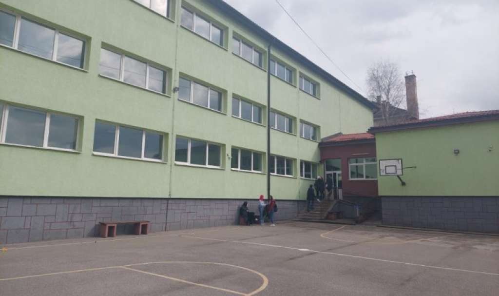 Uposleni u srednjem obrazovanju BPK-a prekinuli štrajk upozorenja, počeli pregovore s Vladom