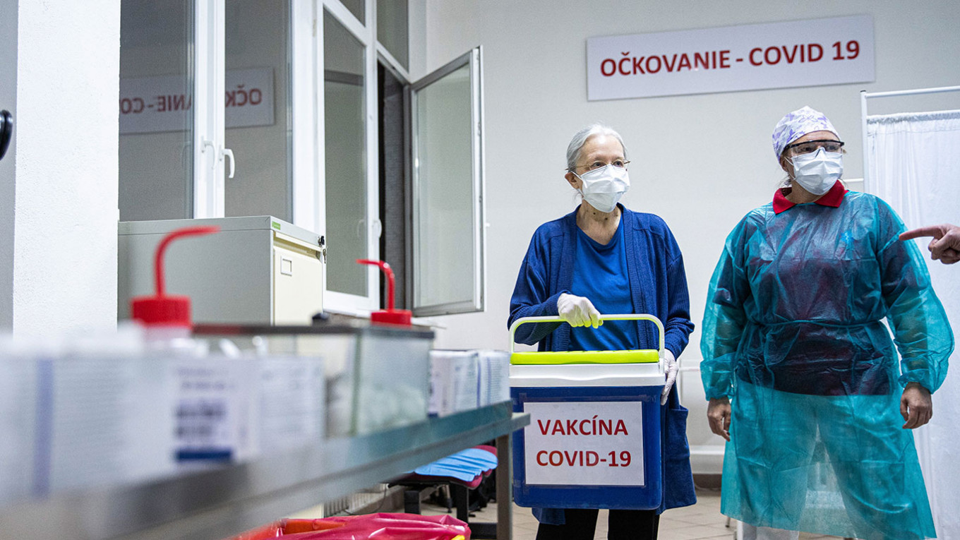 Slovačka: Stariji od 60 godina dobijaju novac ako su vakcinisani