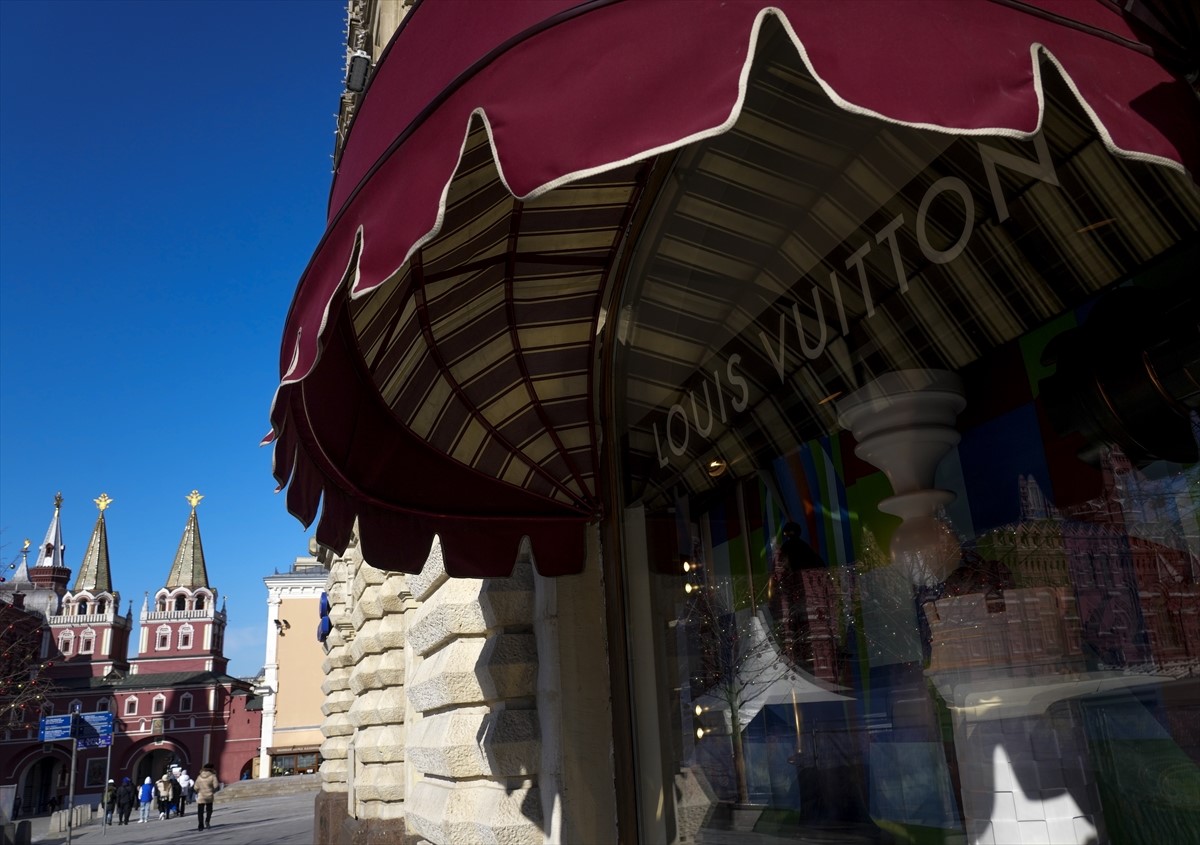 Sve više globalnih kompanija obustavlja poslovanje u Rusiji