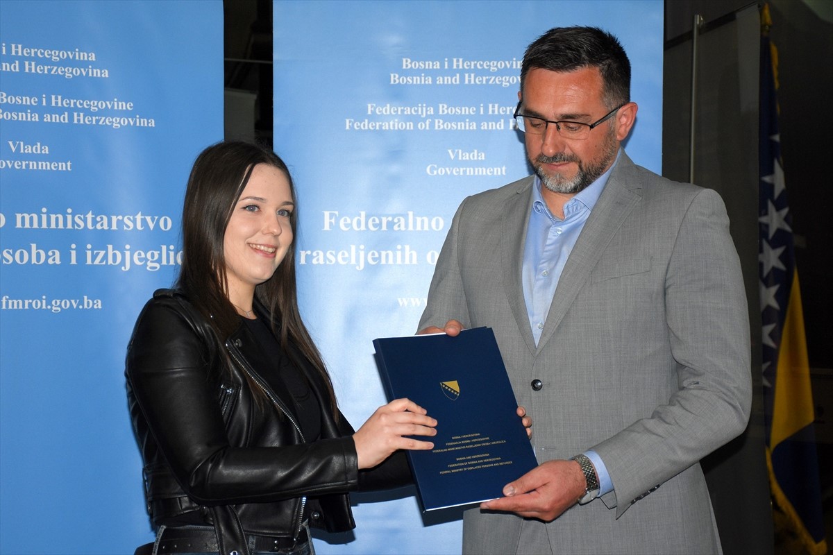 Potpisani ugovori o dodjeli stipendija za 331 studenta povratnika