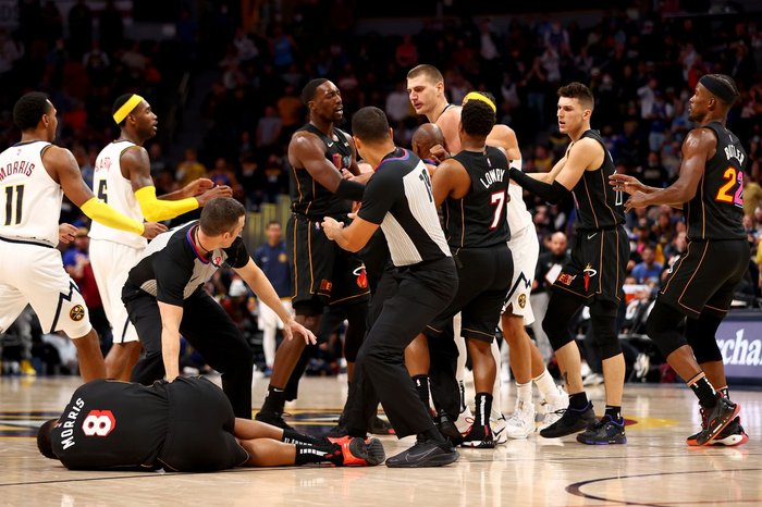 Jokić suspendovan na jednu utakmicu, Morris i Butler novčano kažnjeni