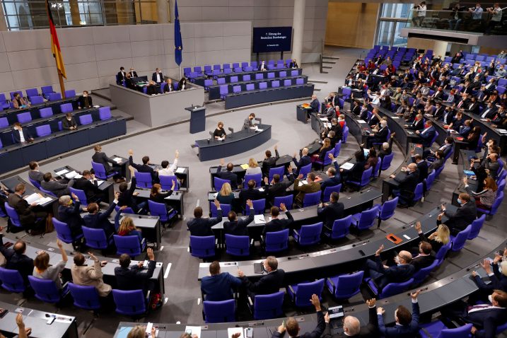 Donji dom njemačkog parlamenta izglasao zakon o djelimičnoj obaveznoj vakcinaciji