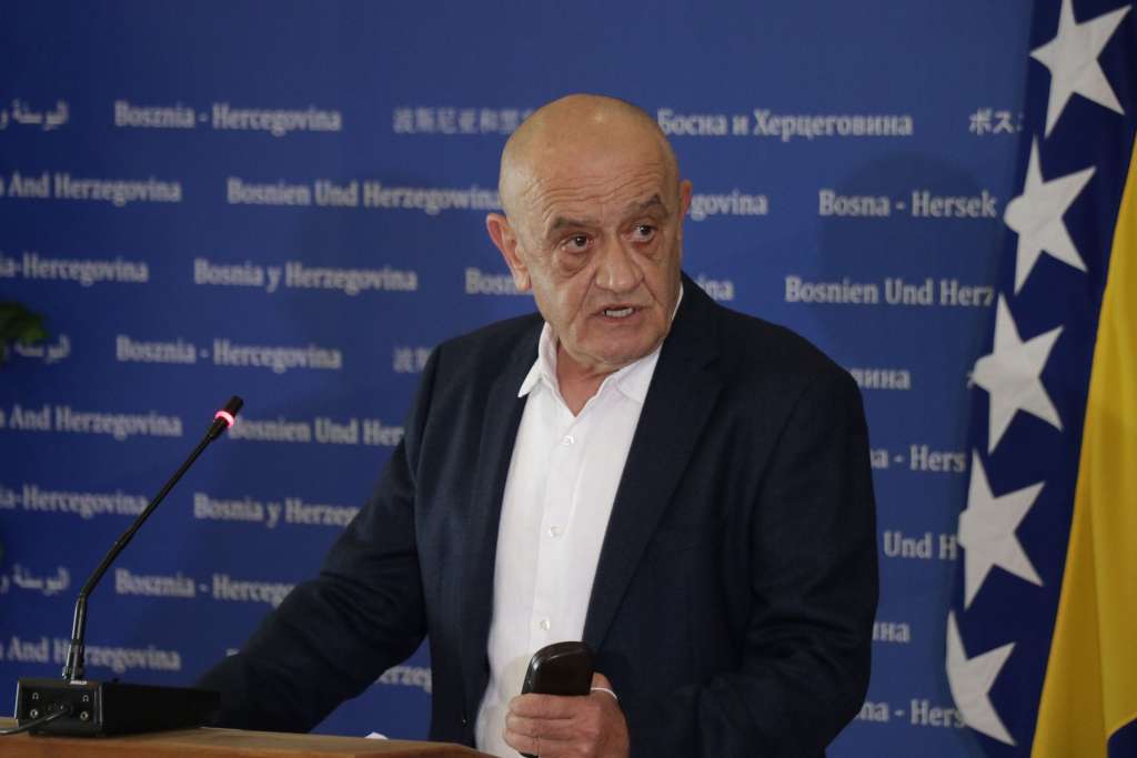 Bevanda pisao Varhelyiju: BiH nema usvojen budžet, CIK nije legalno izabran
