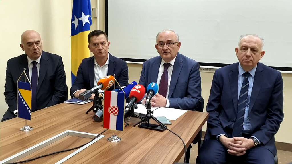 Ljubić: Plašenje ratom u drugi plan gura krucijalno pitanje, izmjenu izbornog zakonodavstva
