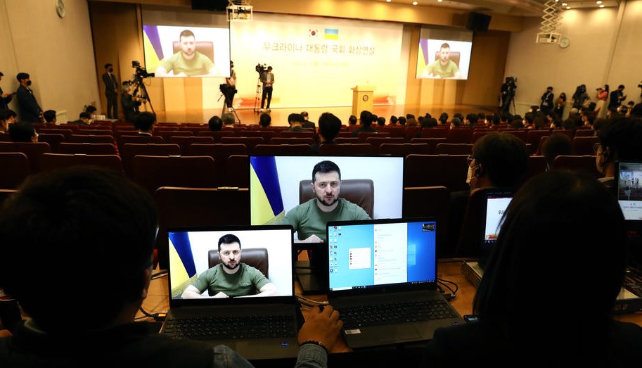 Zelenski: Moguće je da je u Mariupolju ubijeno desetine hiljada ljudi