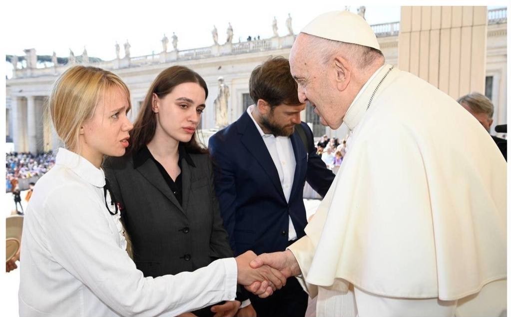 Papa se sastao sa suprugama pripadnika bataljona Azov