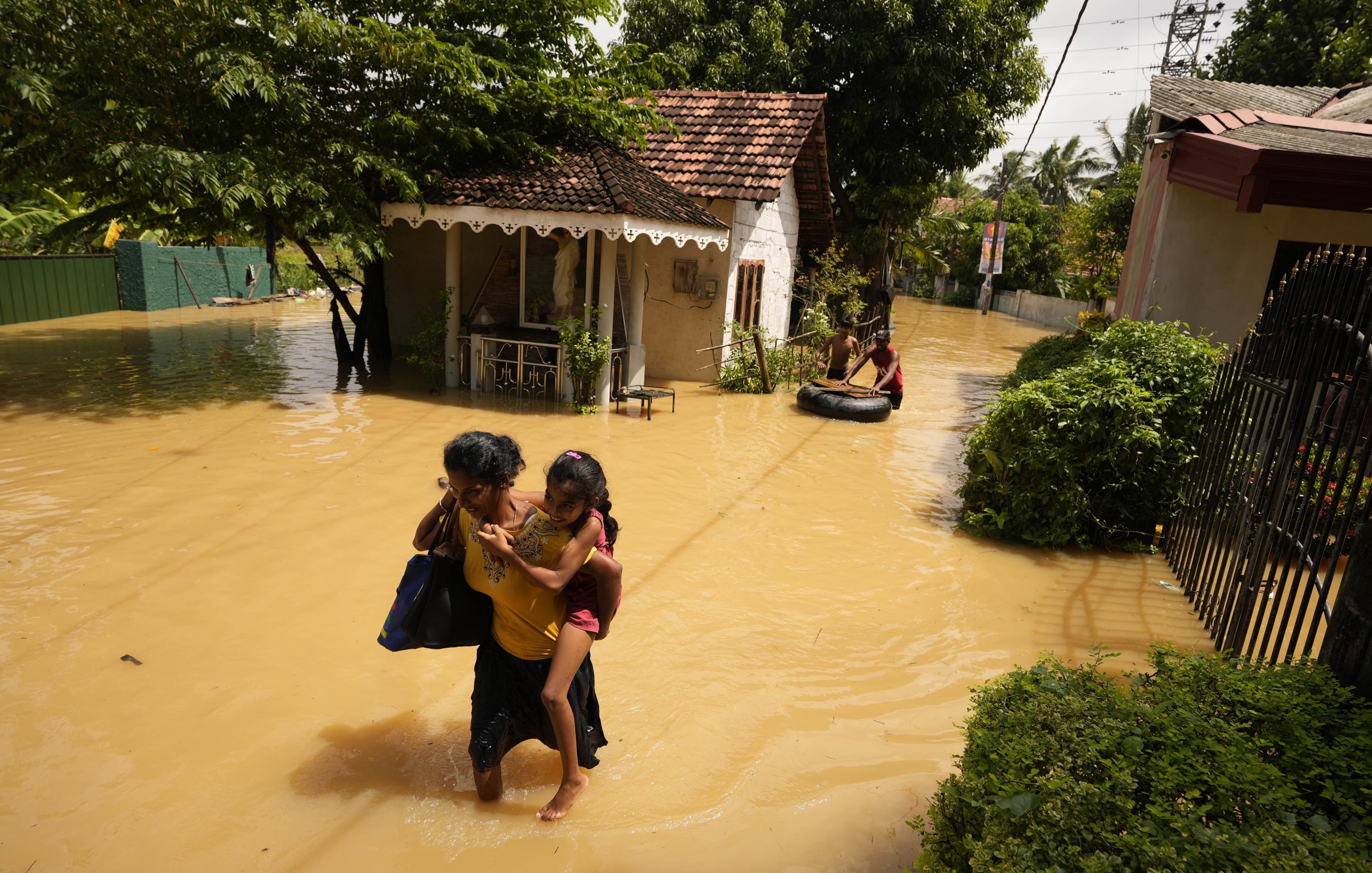 Hiljade raseljenih i 41 poginula osoba u obilnim kišama na Šri Lanki i u Indiji