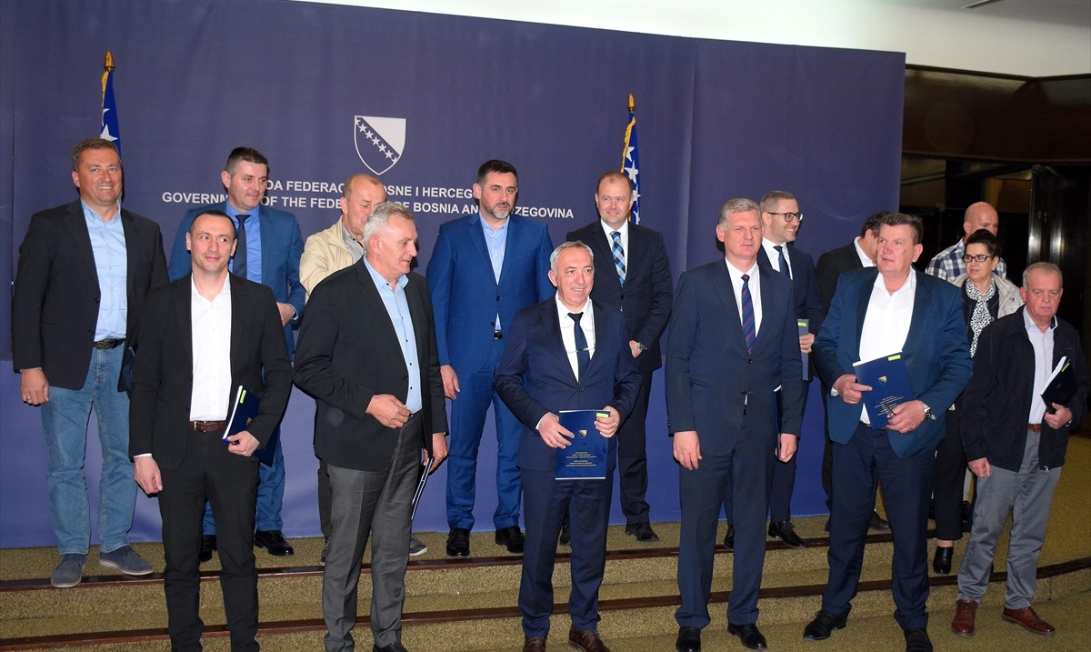Ugovori za izgradnju 66 stambenih jedinica povratnicima u 13 bh. općina